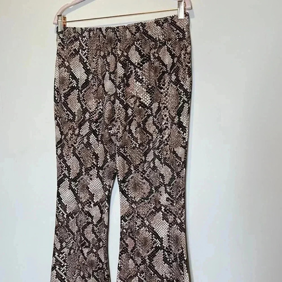 No Boundaries Snake Print Wide Leg Pants - Picture 4 of 10
